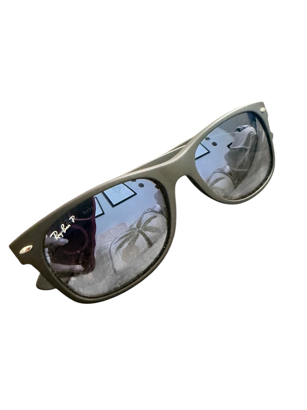 Ray-Ban Wayfarer Polarized Style Sunglasses